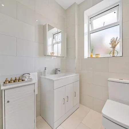 2025 Award Winning - 2 Bedroom Luxury Apartment Next To Wembley Stadium London Exterior photo